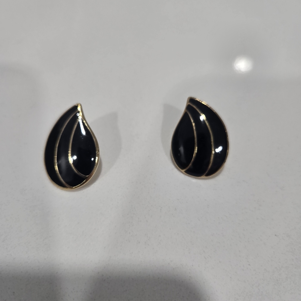 Vintage Black and Gold Teardrop Earrings